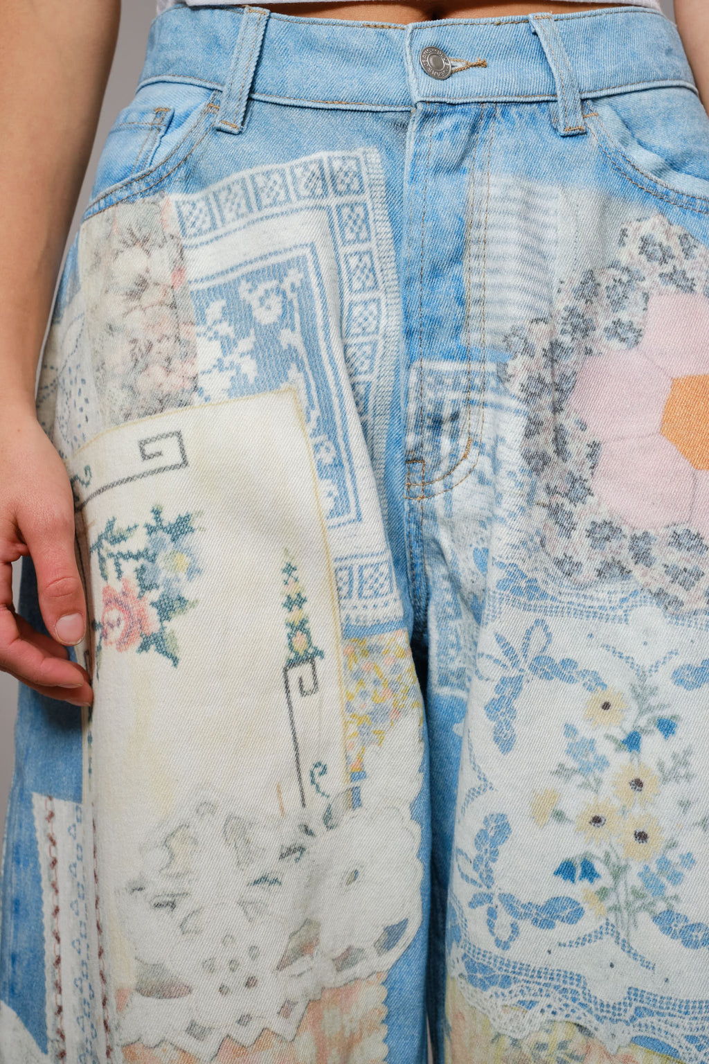Patch Print Barrel Jeans