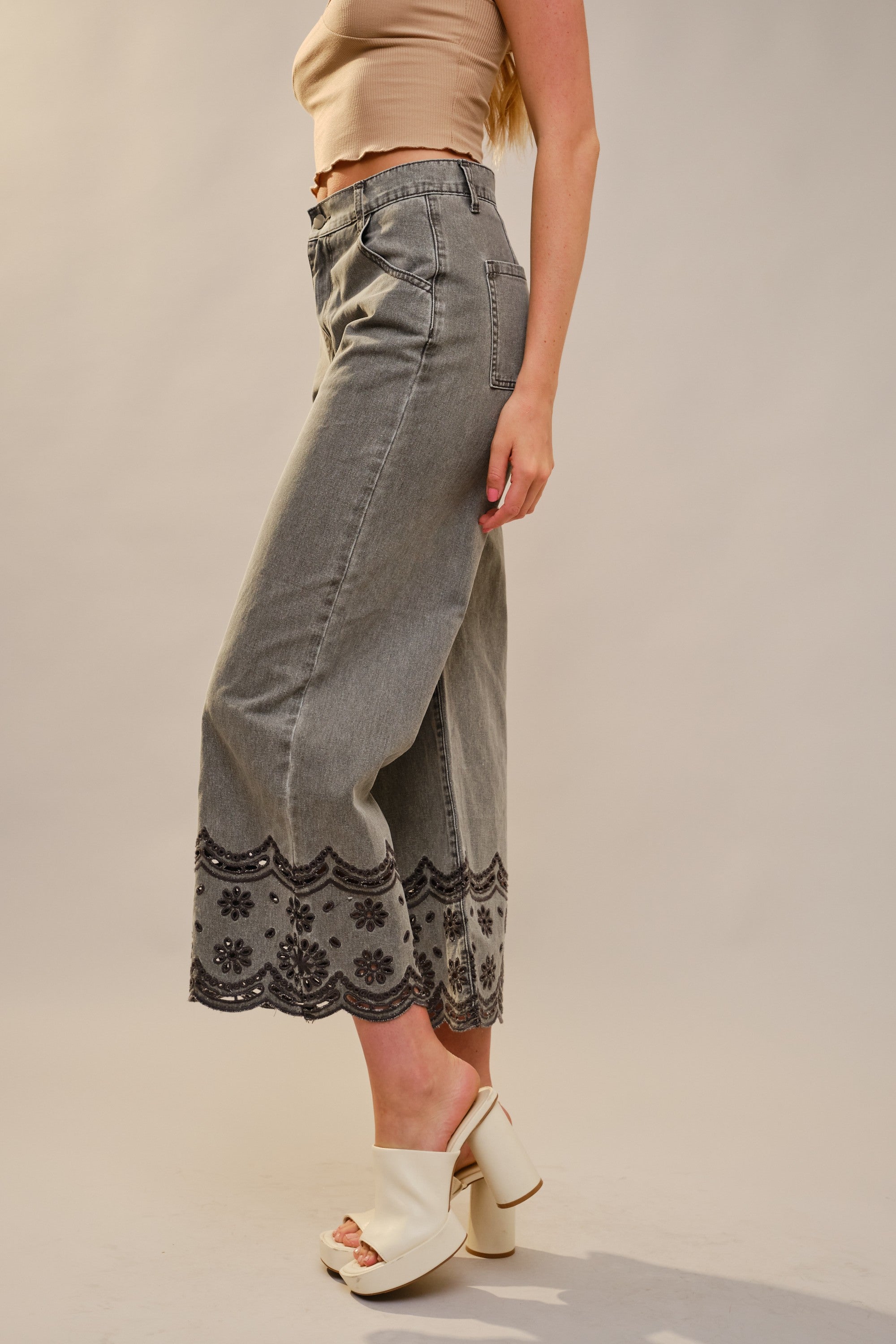 Cropped Embroidered Jeans