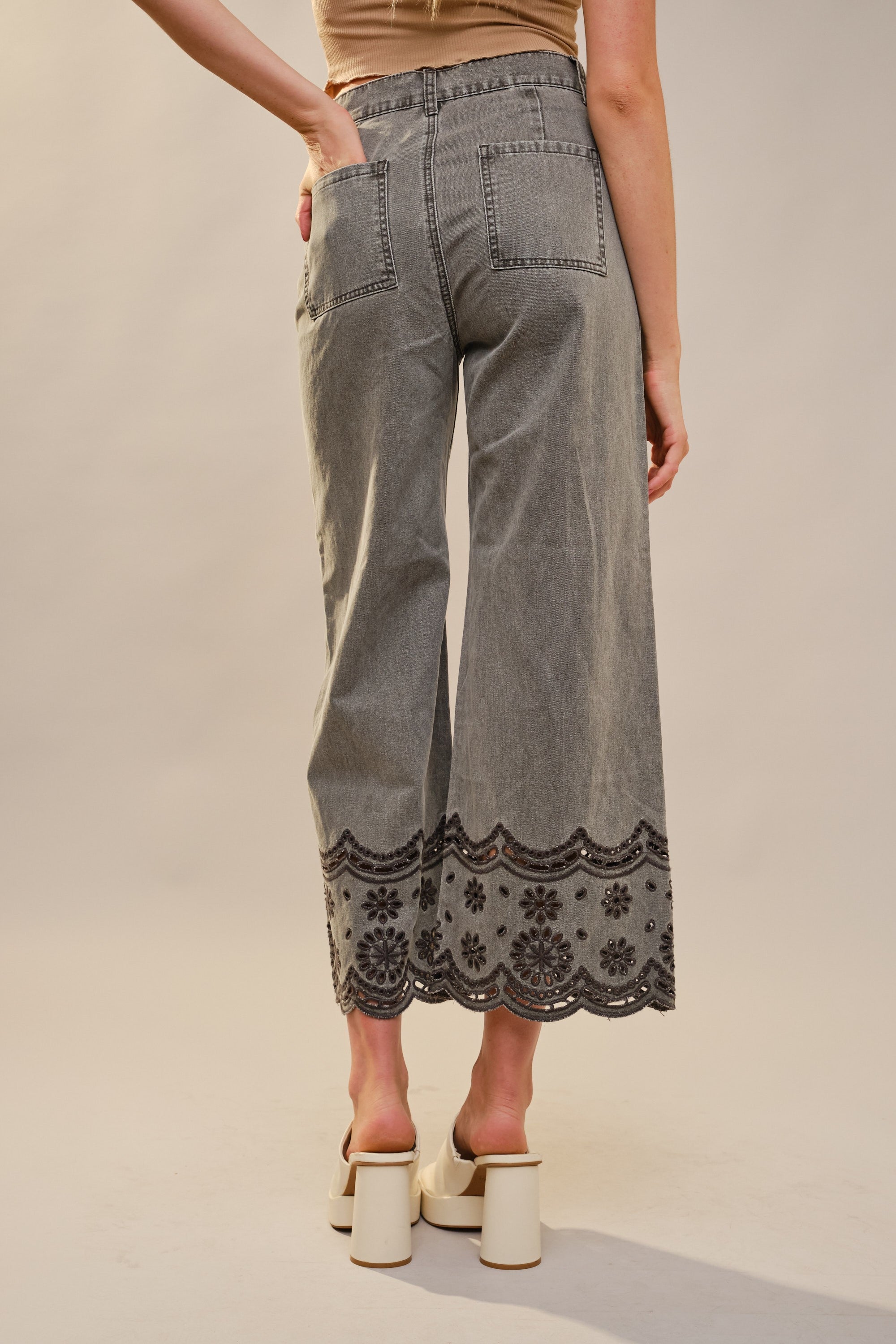 Cropped Embroidered Jeans