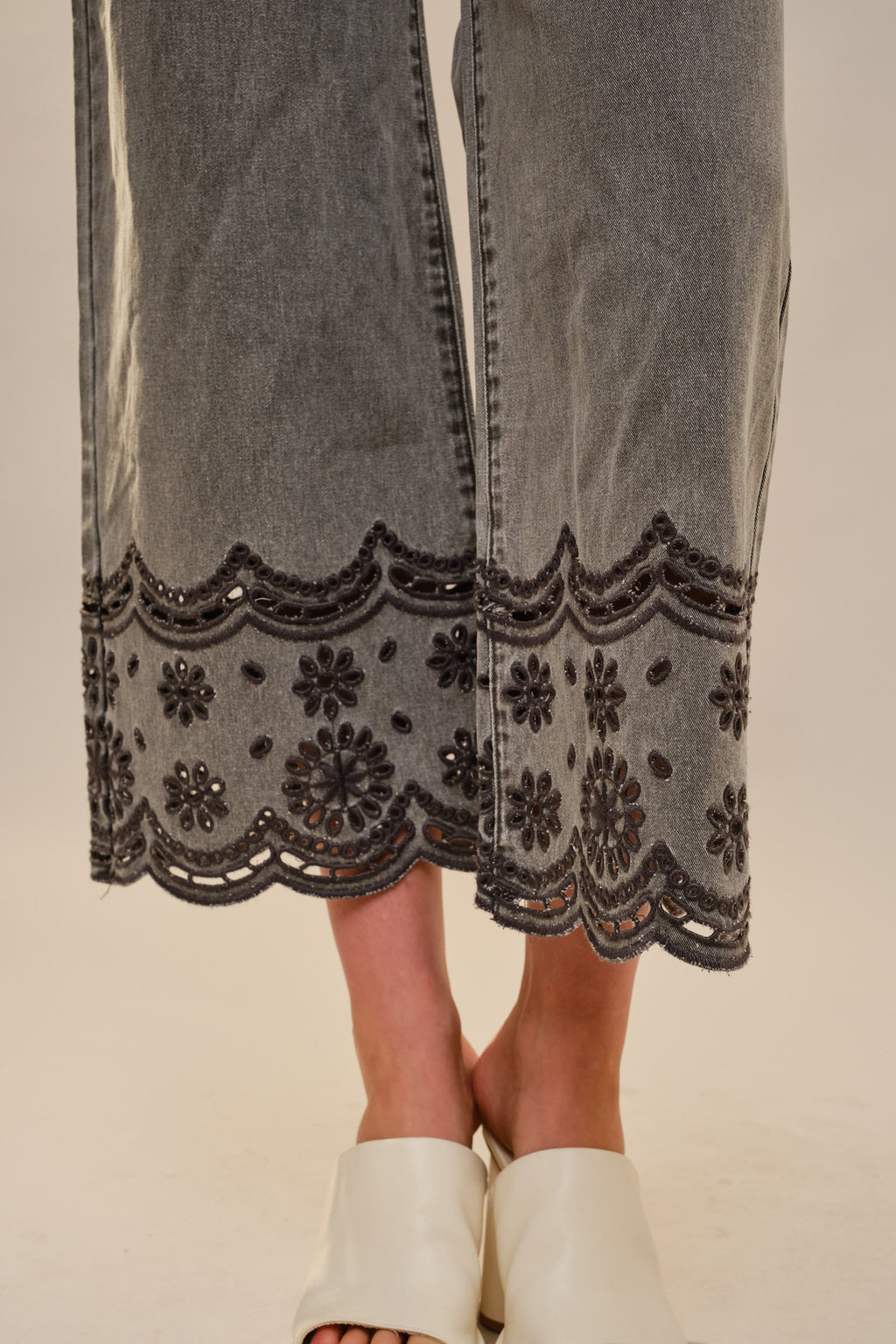 Cropped Embroidered Jeans