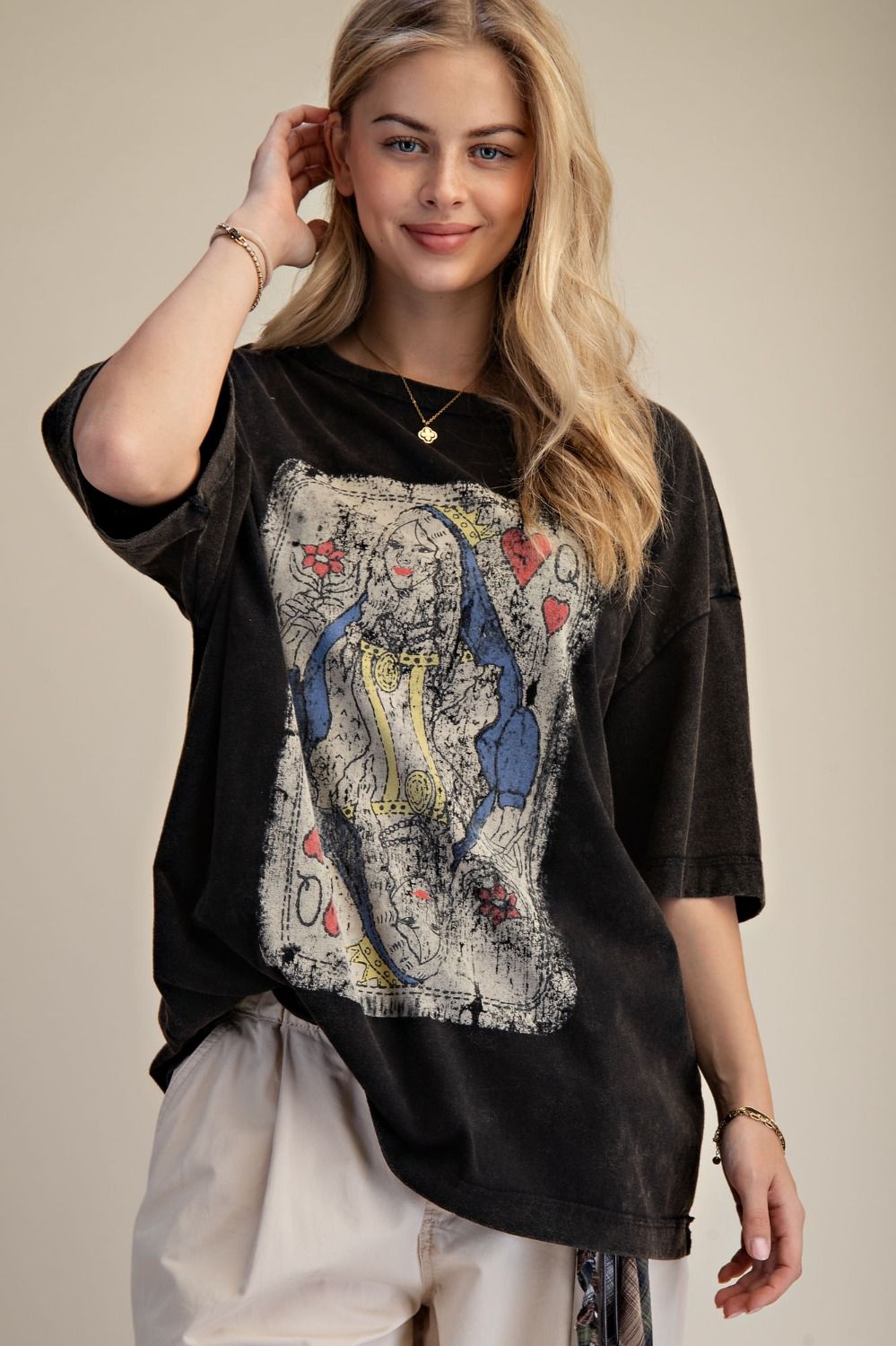 Easel Queen of Hearts Tee