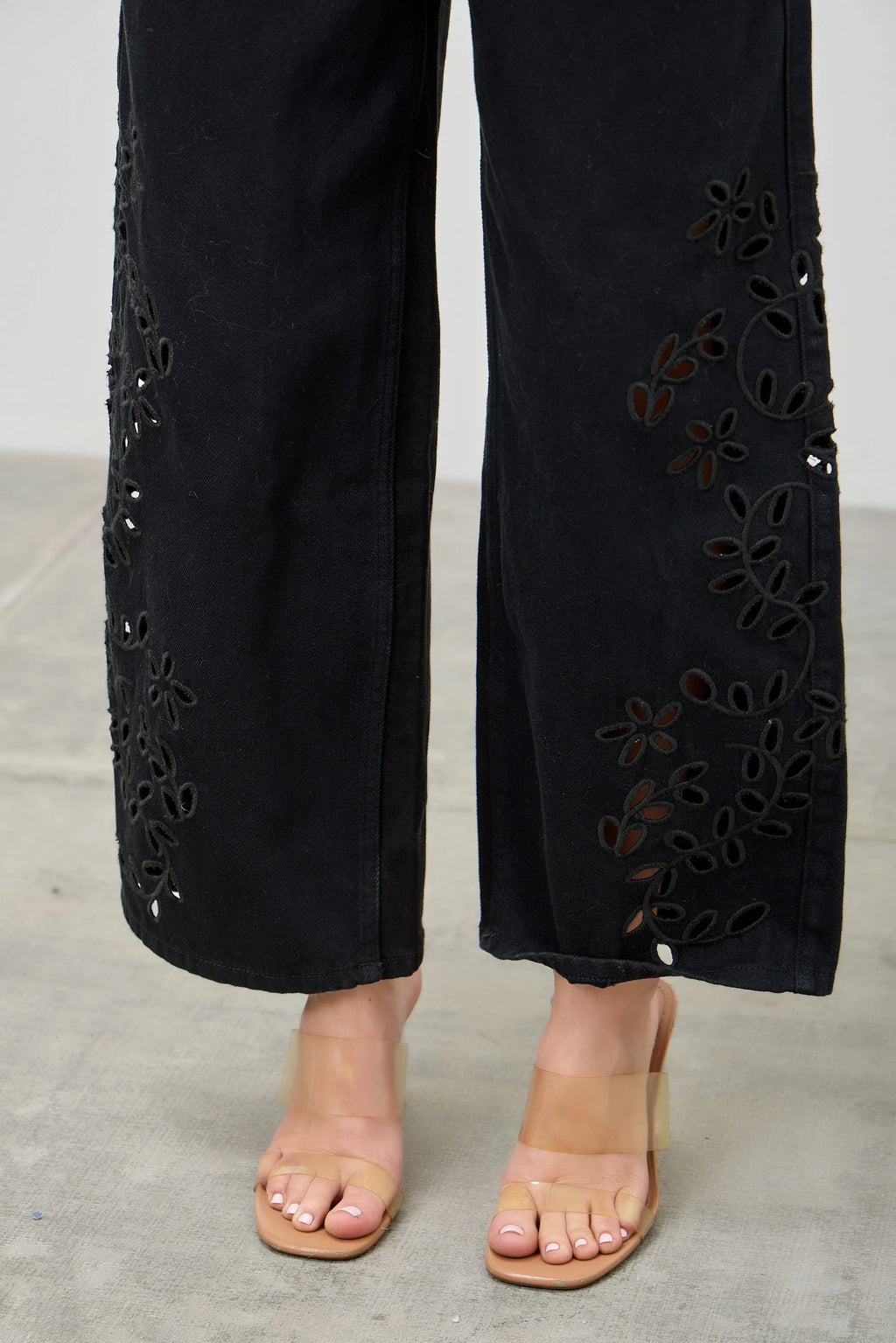 The Wildflower Embroidered Barrel Jeans - Black
